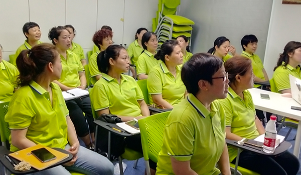 高端保姆服務(wù)就業(yè)前景如何?高端保姆如何做好工作？