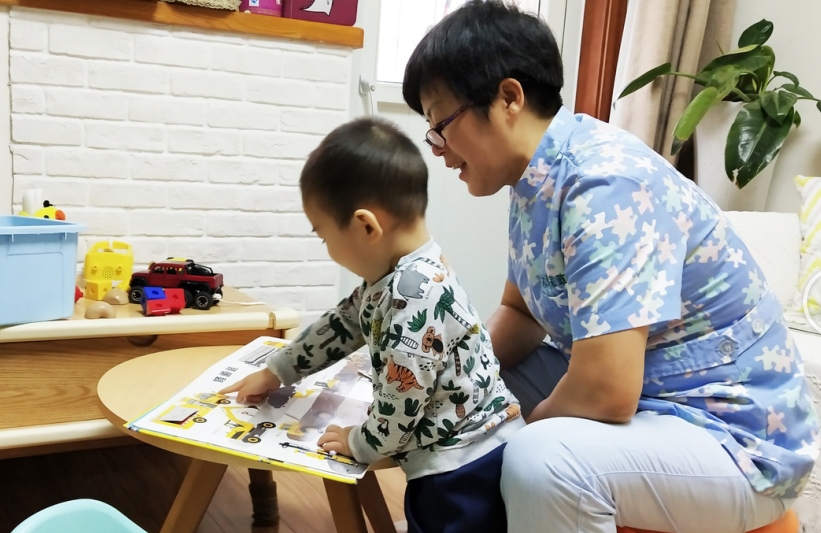 選擇育兒嫂享受高質(zhì)量家庭生活！